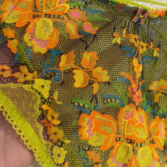 NWT- SAVAGE X FENTY -SWEETHEART LACE HIGH-LEG BIKINI-WILD BUNCH LACE -Size Small - Picture 4 of 8